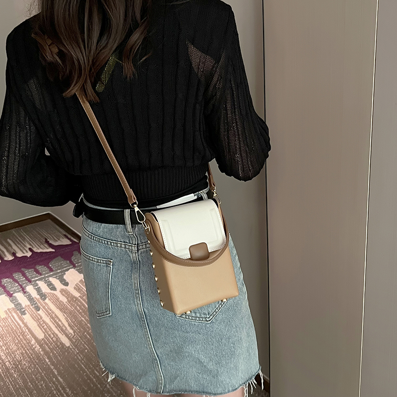 Women's Pu Leather Color Block Vintage Style Classic Style Sewing Thread Square Flip Cover Shoulder Bag display picture 14