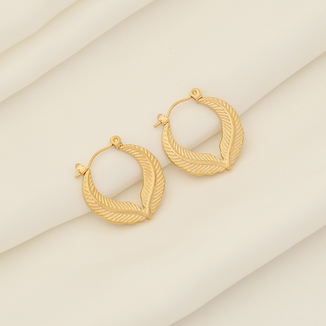 1 Paar Einfacher Stil Geometrisch Überzug Rostfreier Stahl 18 Karat Vergoldet Reif Ohrringe display picture 12