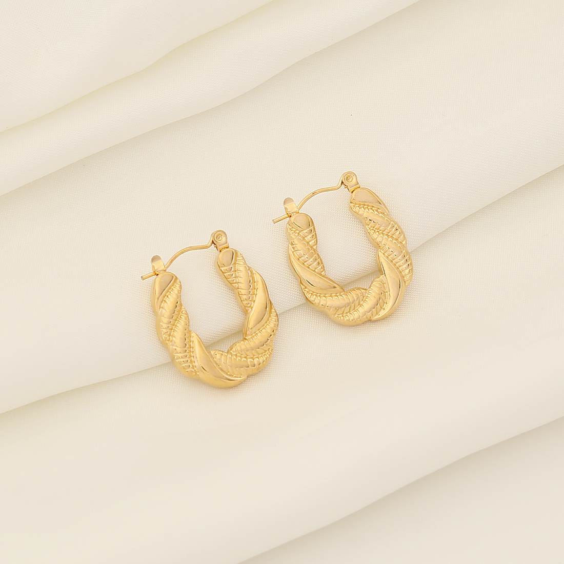 1 Pair Simple Style Geometric Plating Stainless Steel 18K Gold Plated Hoop Earrings display picture 13