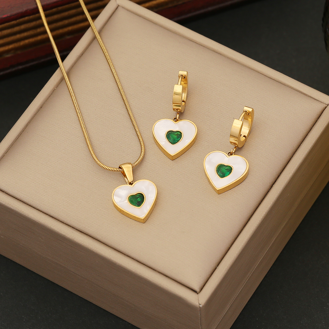304 Stainless Steel Copper 18K Gold Plated Casual Simple Style Plating Inlay Heart Shape Crystal Shell Jewelry Set display picture 2