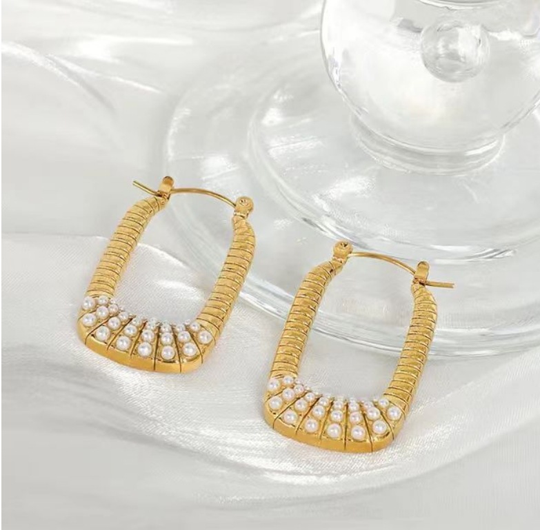 1 Pair Simple Style Geometric Plating Inlay Titanium Steel Pearl 18k Gold Plated Earrings display picture 1