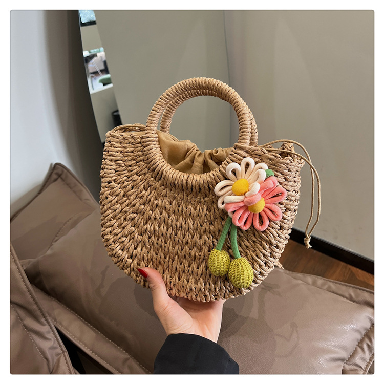 Women's Medium Straw Color Block Vintage Style Classic Style Oval String Straw Bag display picture 1