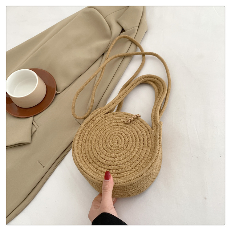 Women's Small Cotton Solid Color Vintage Style Classic Style Round Buckle Straw Bag display picture 3