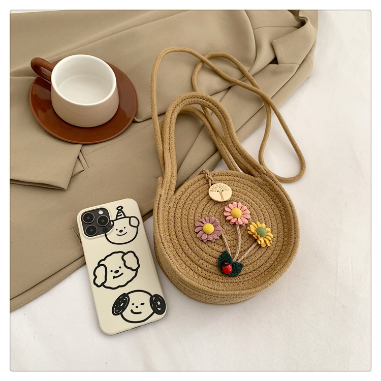 Women's Small Cotton Solid Color Vintage Style Classic Style Round Buckle Straw Bag display picture 4