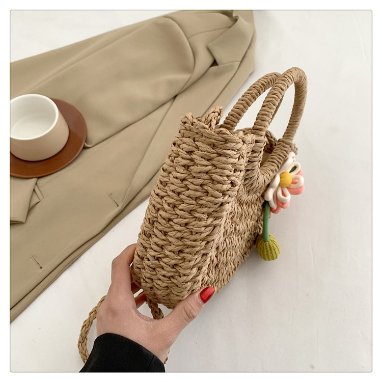 Women's Medium Straw Color Block Vintage Style Classic Style Oval String Straw Bag display picture 7