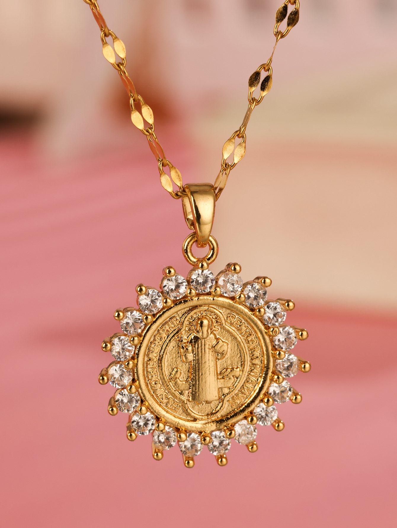 Elegant Virgin Mary Oval Stainless Steel Plating Inlay Zircon 18k Gold Plated Pendant Necklace display picture 1