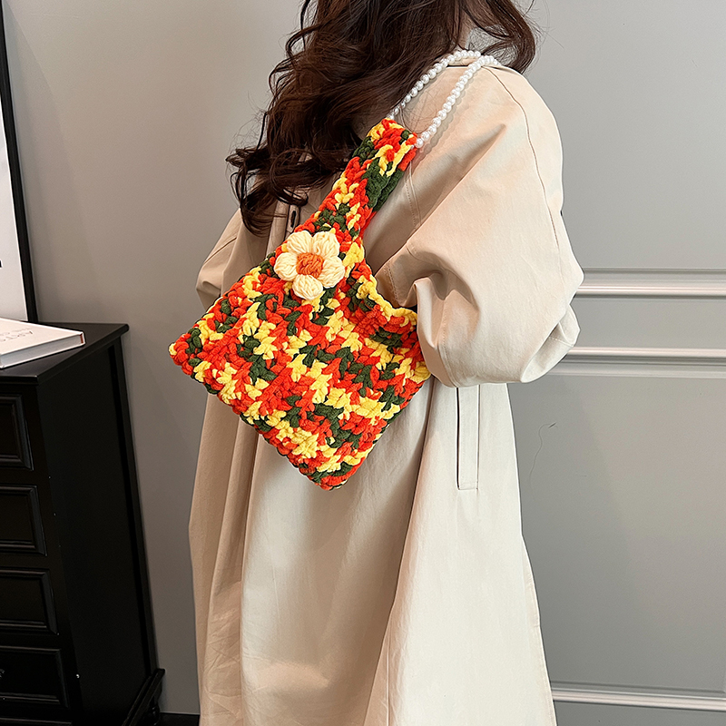 Women's Plush Color Block Basic Classic Style Sewing Thread Square Open Shoulder Bag display picture 1