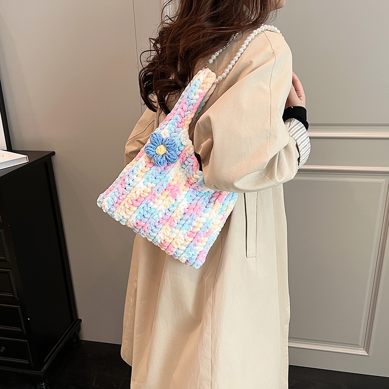 Women's Plush Color Block Basic Classic Style Sewing Thread Square Open Shoulder Bag display picture 8