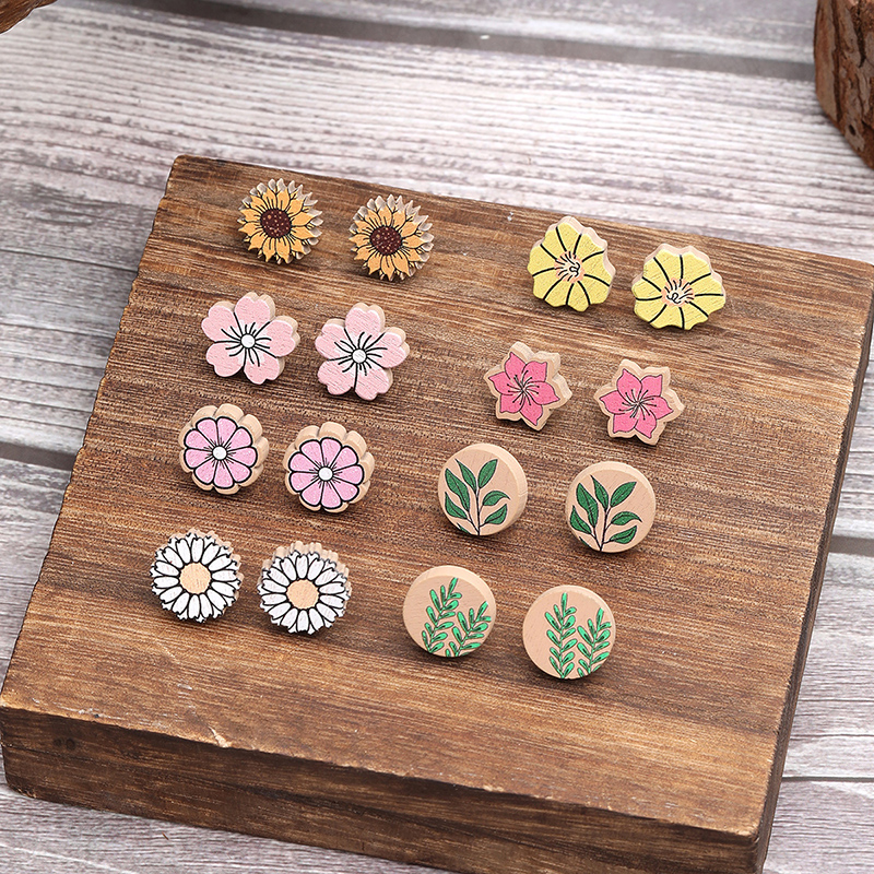 1 Pair Simple Style Sunflower Wood Ear Studs display picture 9