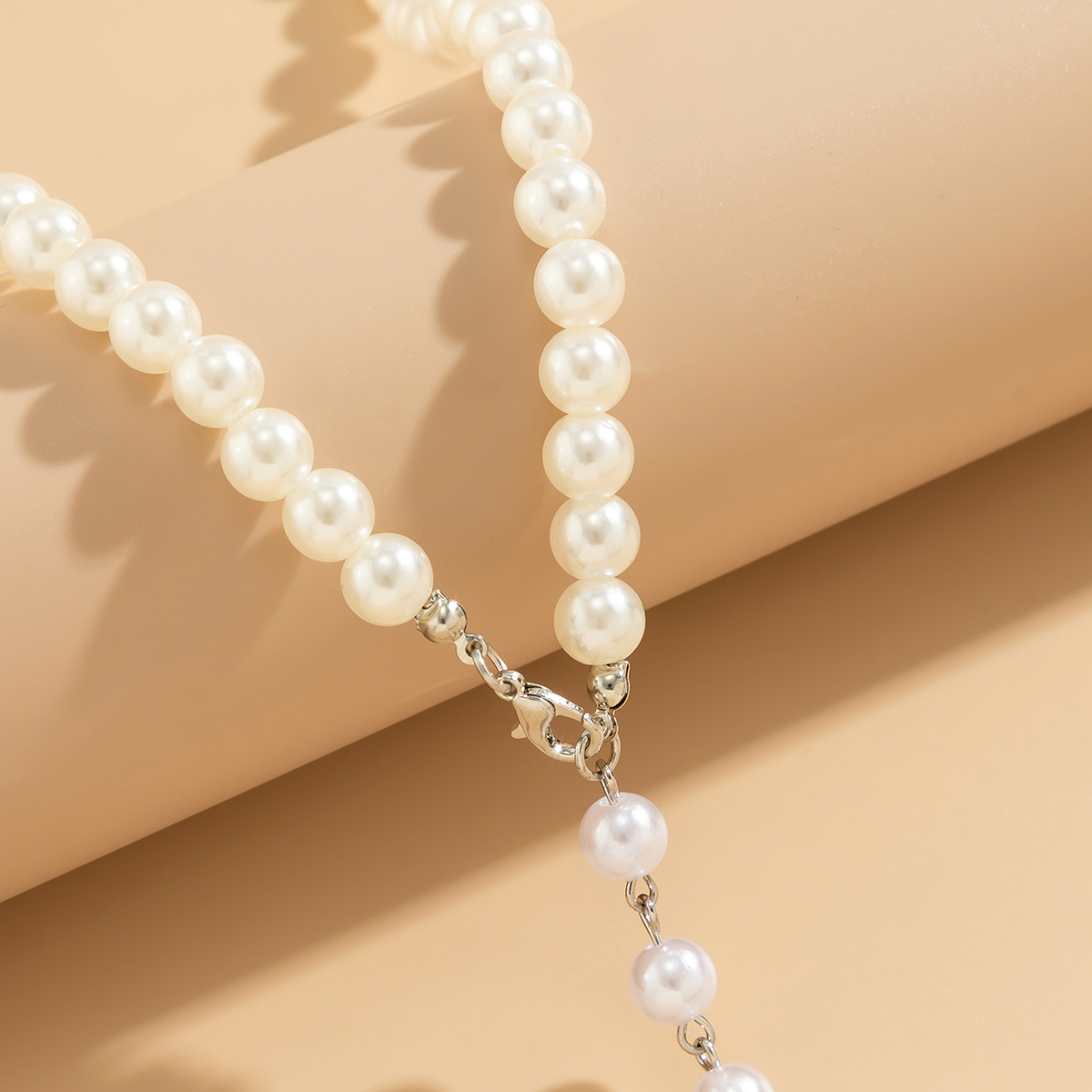Retro Französische Art Klassischer Stil Runden Quaste Imitationsperle Perlen Frau Halskette display picture 5