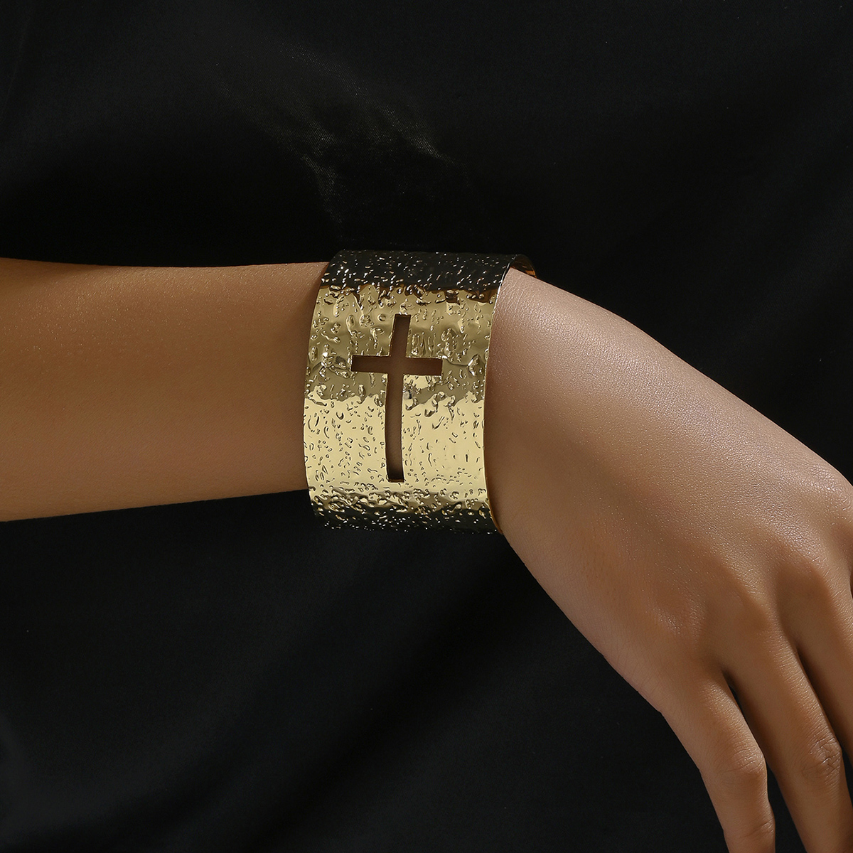 Ropa De Calle Cruzar Hierro Mujeres Brazalete display picture 4