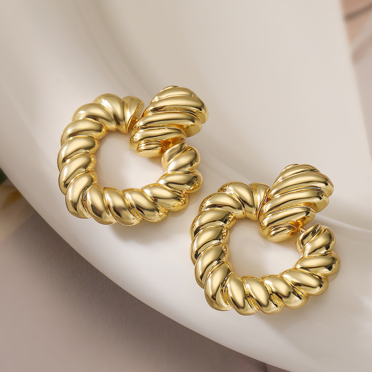 1 Pair Sweet Simple Style Heart Shape Plating Copper 18k Gold Plated Drop Earrings display picture 3