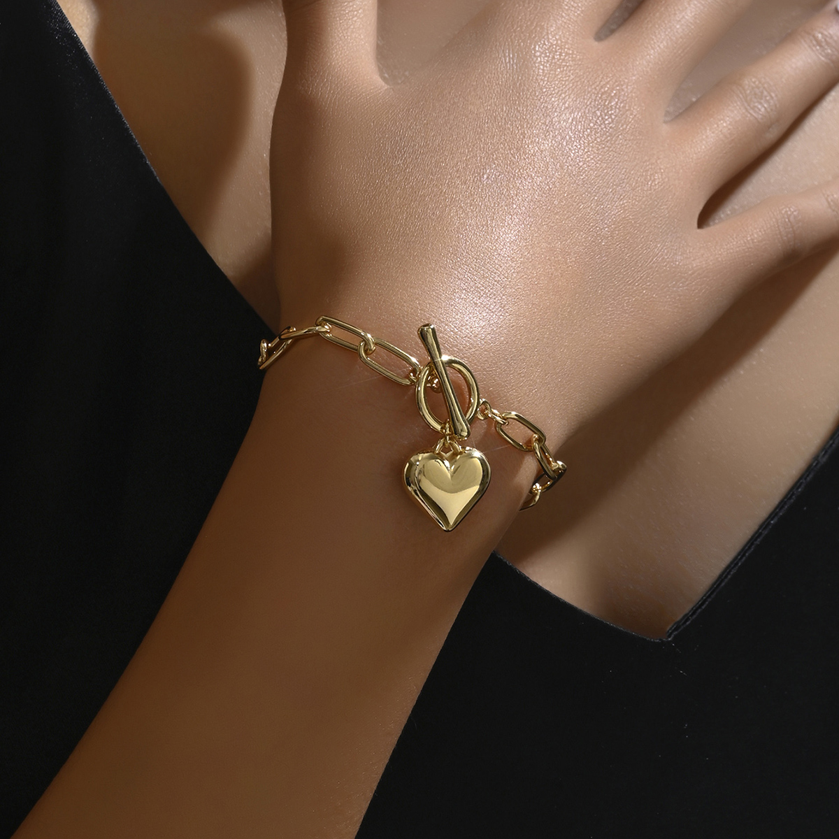 Romantic Heart Shape Alloy Iron Women's Bracelets display picture 1