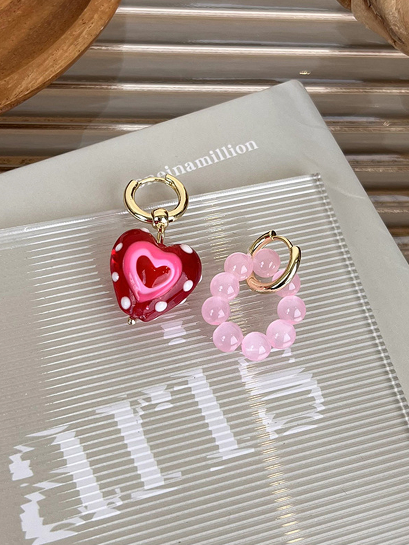 1 Pair Cute Heart Shape Arylic Drop Earrings display picture 3