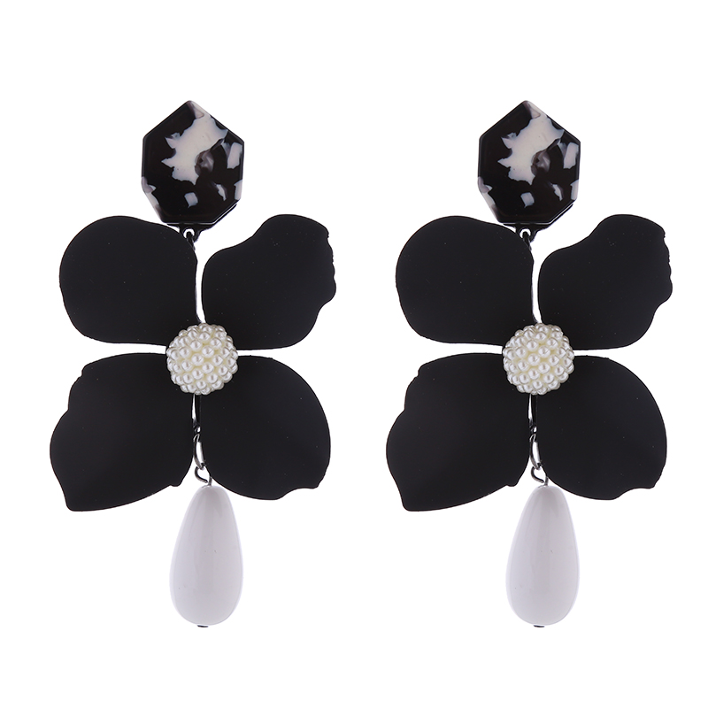 1 Pair Elegant Sweet Water Droplets Flower Stoving Varnish Inlay Alloy Artificial Pearls Shell Gold Plated Drop Earrings display picture 7