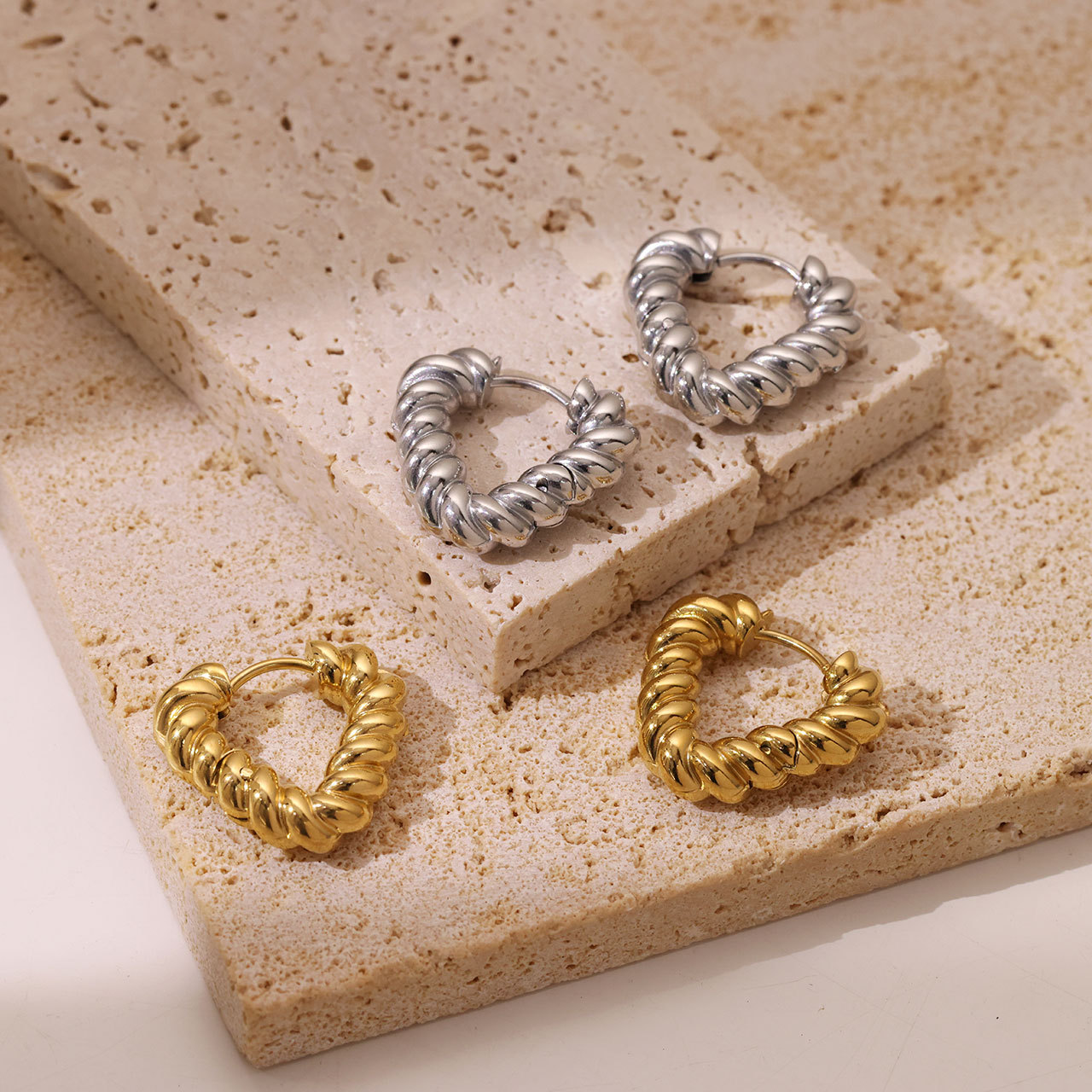 1 Paar Vintage-stil Einfacher Stil Herzform Rostfreier Stahl Weißgold Plattiert Reif Ohrringe display picture 1