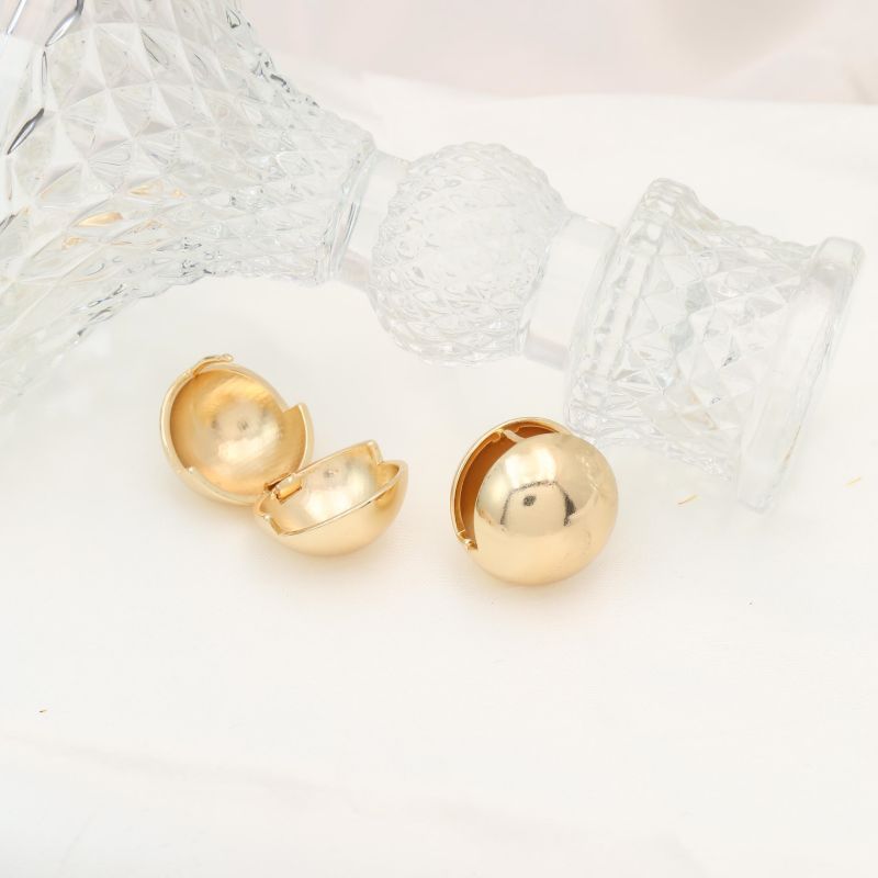 1 Pair Simple Style Round Plating Copper 18k Gold Plated White Gold Plated Huggie Earrings display picture 6