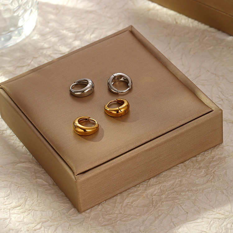 1 Pair Simple Style Geometric Plating Stainless Steel Huggie Earrings display picture 1