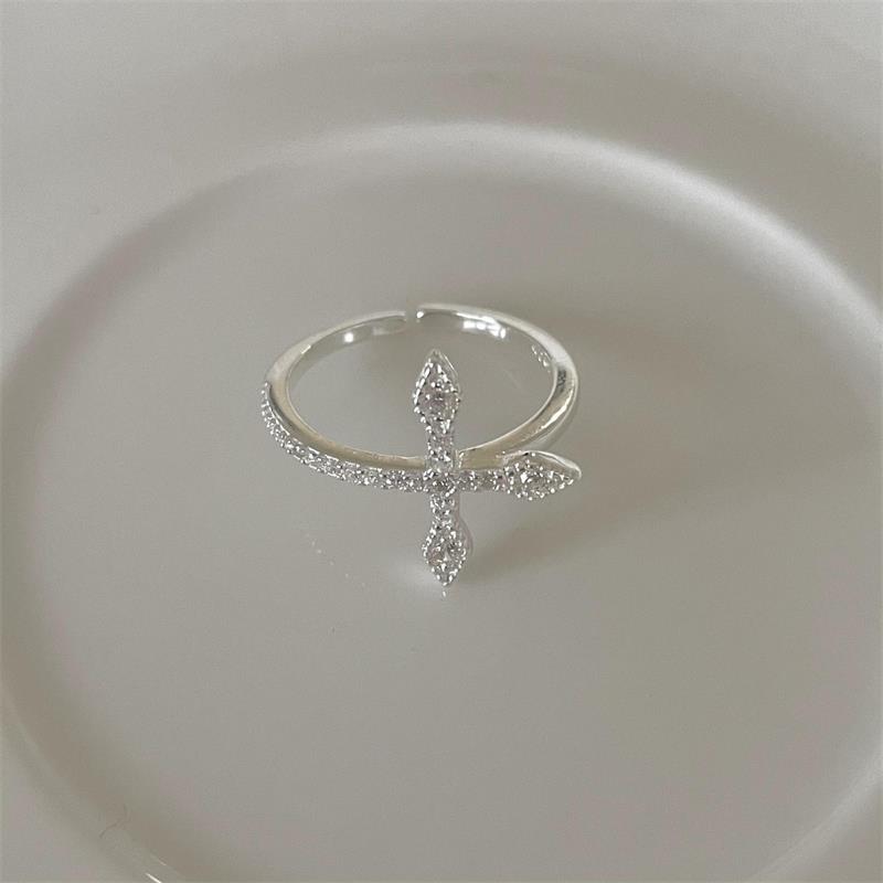 Wholesale Simple Style Cross Copper Plating Inlay Silver Plated Zircon Rings display picture 3