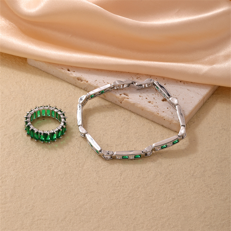 Glam Einfacher Stil Geometrisch Kupfer Überzug Inlay Zirkon Versilbert Ringe Armbänder display picture 4
