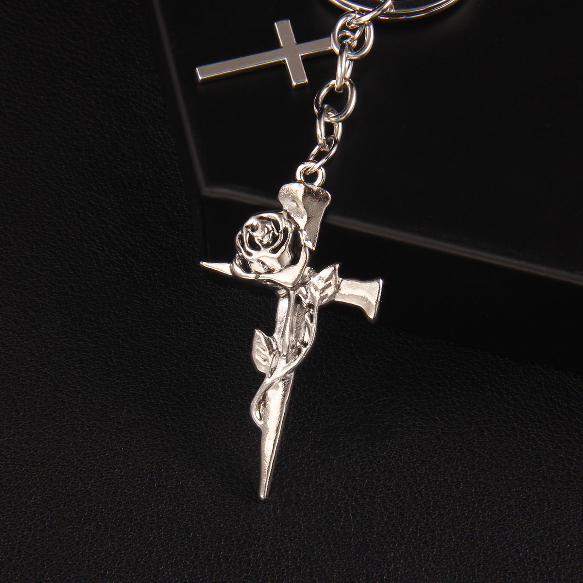 Retro Commute Cross Alloy Bag Pendant Keychain display picture 4