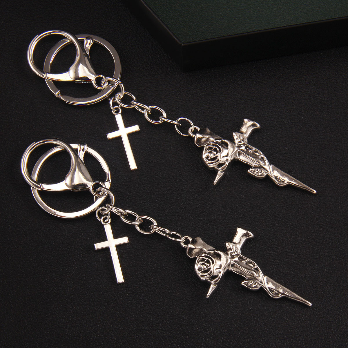 Retro Commute Cross Alloy Bag Pendant Keychain display picture 1