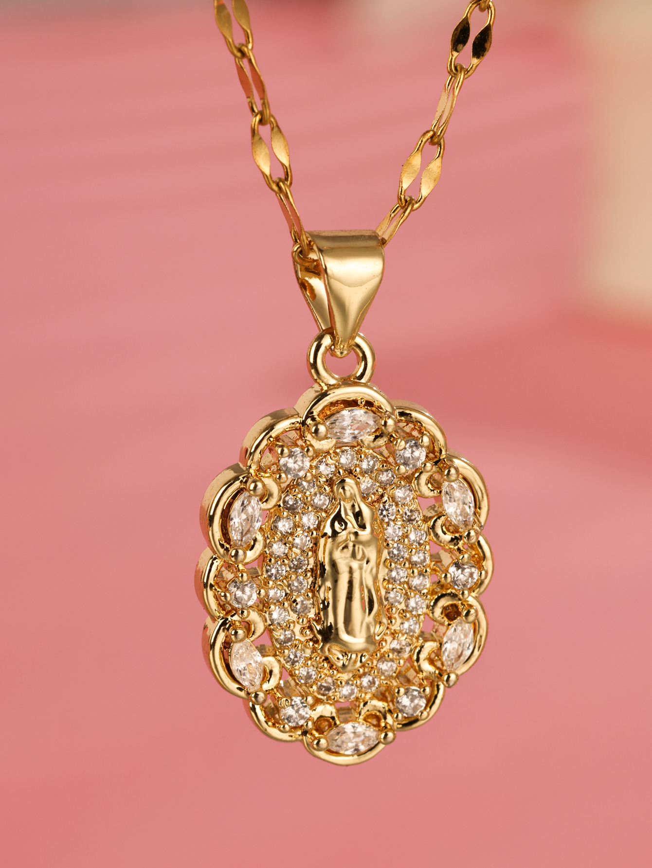 Elegant Oval Lace Stainless Steel Plating Inlay Zircon 18k Gold Plated Pendant Necklace display picture 1