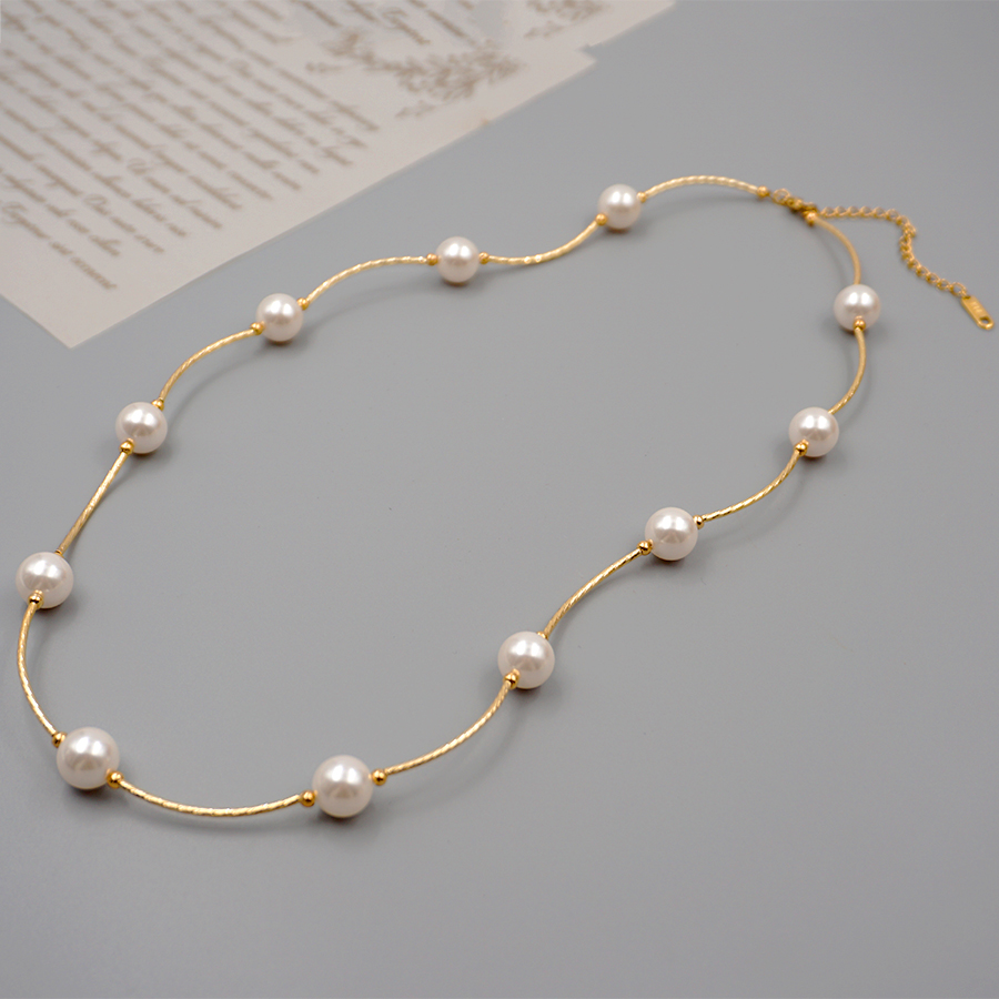 Wholesale Classic Style Solid Color Imitation Pearl Titanium Steel Copper Beaded Plating Gold Plated Necklace display picture 1