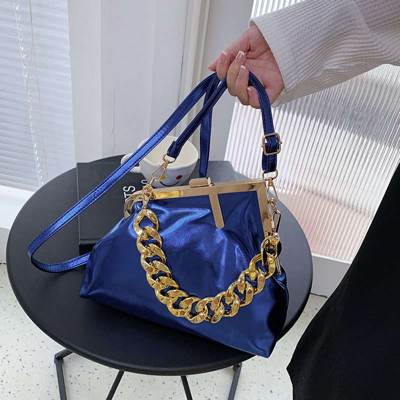 Women's Pu Leather Solid Color Preppy Style Classic Style Sewing Thread Shell Lock Clasp Shoulder Bag display picture 31