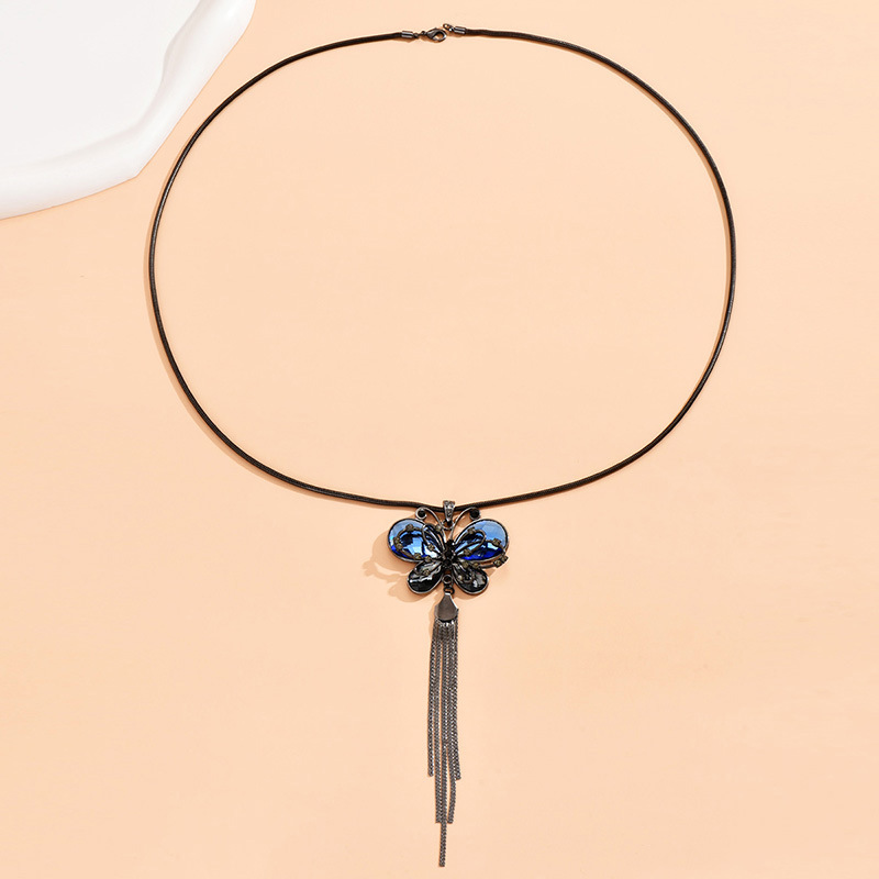 Elegant Geometric Butterfly Alloy Crystal Wholesale Pendant Necklace display picture 3