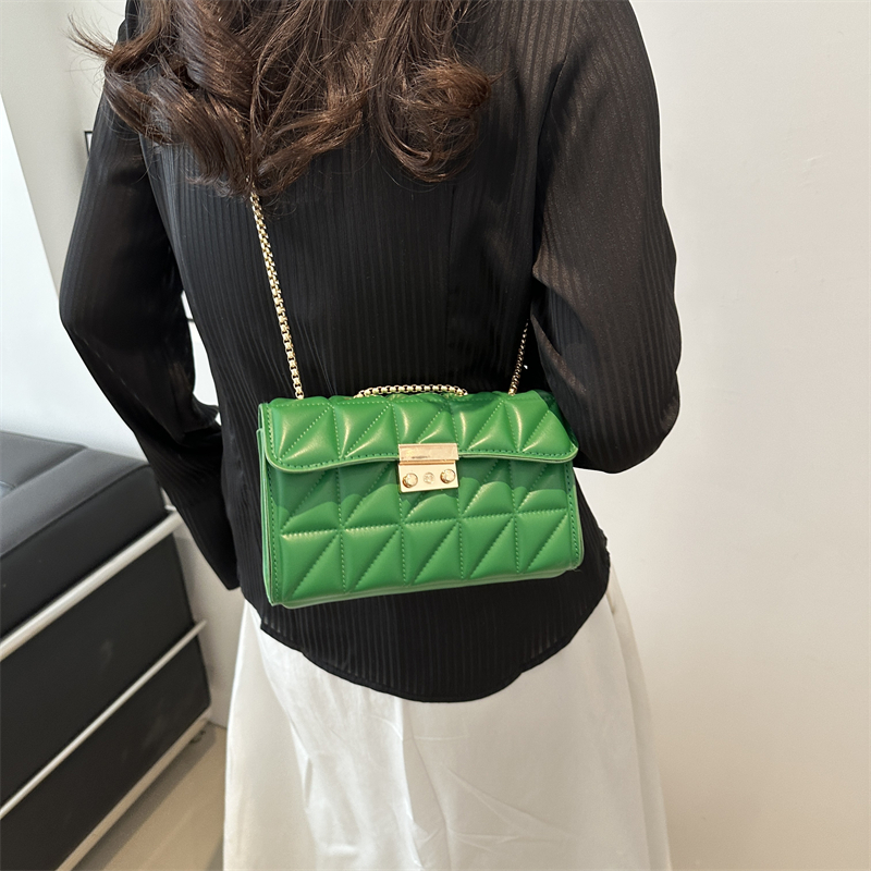 Women's Pu Leather Solid Color Vintage Style Classic Style Square Lock Clasp Shoulder Bag display picture 8