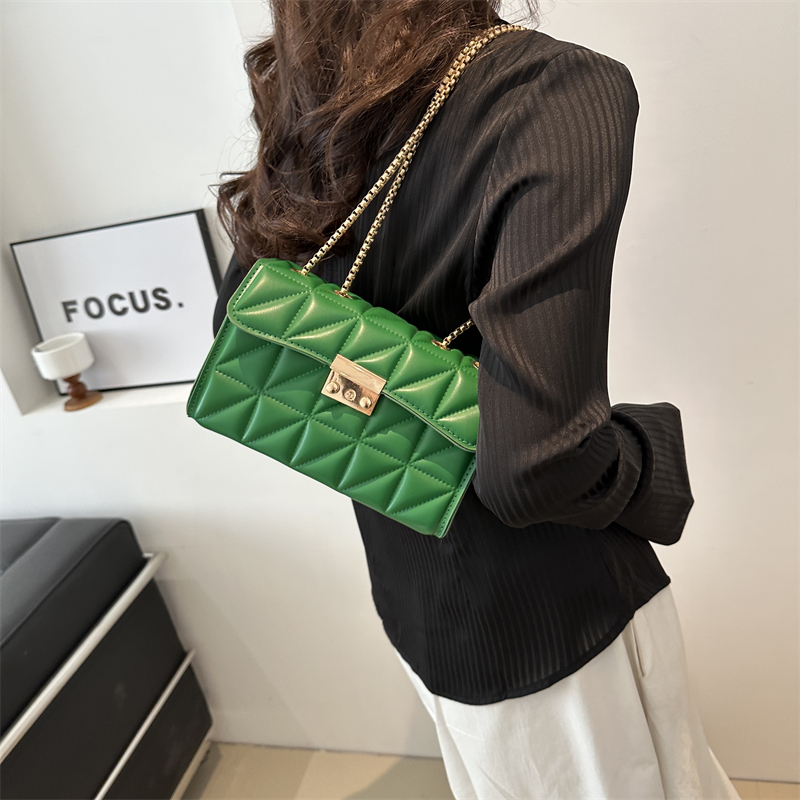 Women's Pu Leather Solid Color Vintage Style Classic Style Square Lock Clasp Shoulder Bag display picture 2
