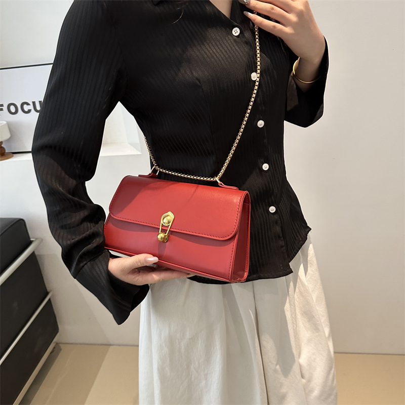 Women's Pu Leather Solid Color Vintage Style Classic Style Square Flip Cover Shoulder Bag display picture 7
