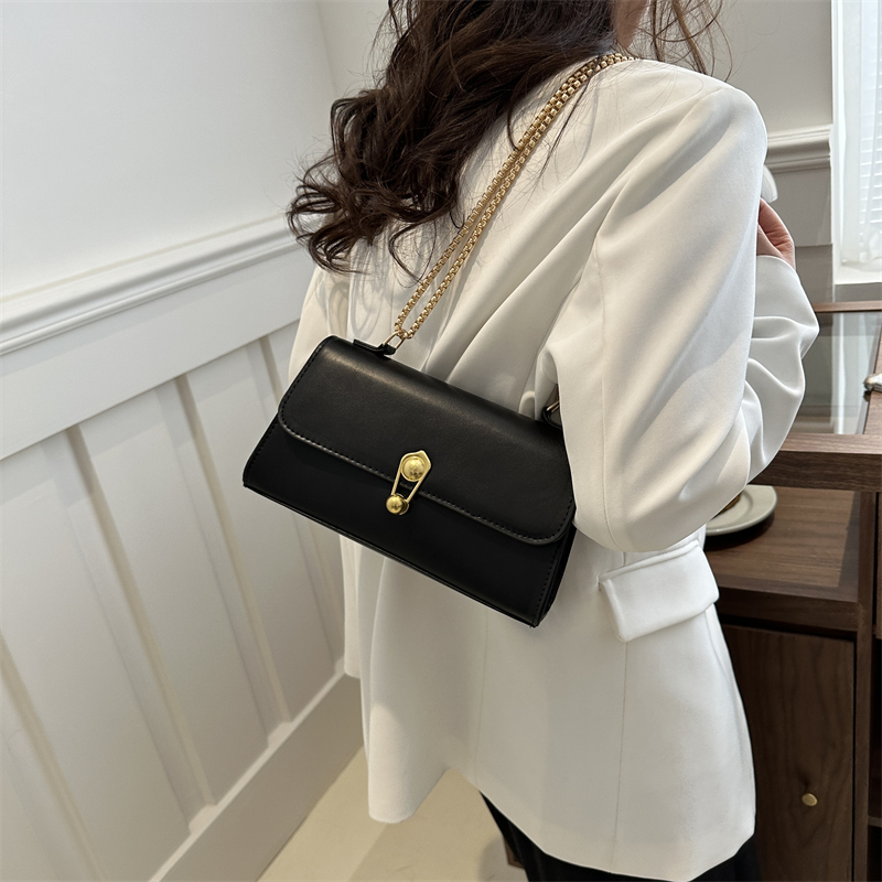 Women's Pu Leather Solid Color Vintage Style Classic Style Square Flip Cover Shoulder Bag display picture 4