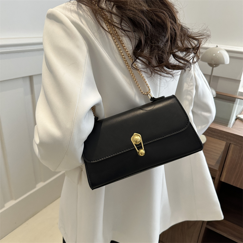 Women's Pu Leather Solid Color Vintage Style Classic Style Square Flip Cover Shoulder Bag display picture 1