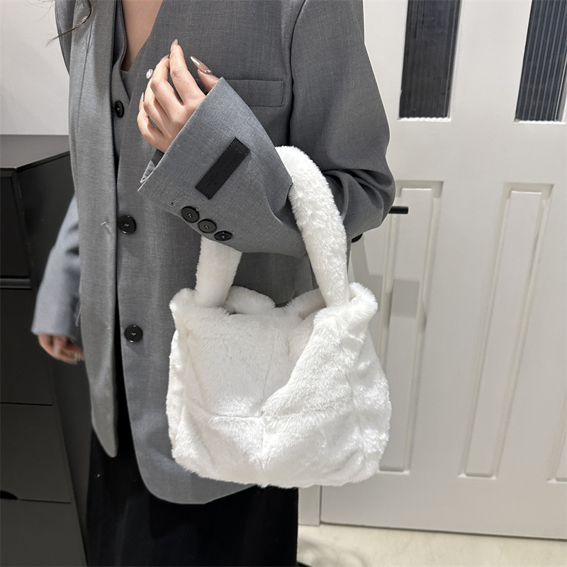 Women's Plush Color Block Classic Style Square Magnetic Buckle Underarm Bag display picture 2