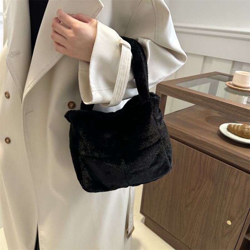 Women's Plush Color Block Classic Style Square Magnetic Buckle Underarm Bag display picture 10