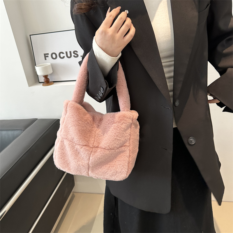 Women's Plush Color Block Classic Style Square Magnetic Buckle Underarm Bag display picture 5
