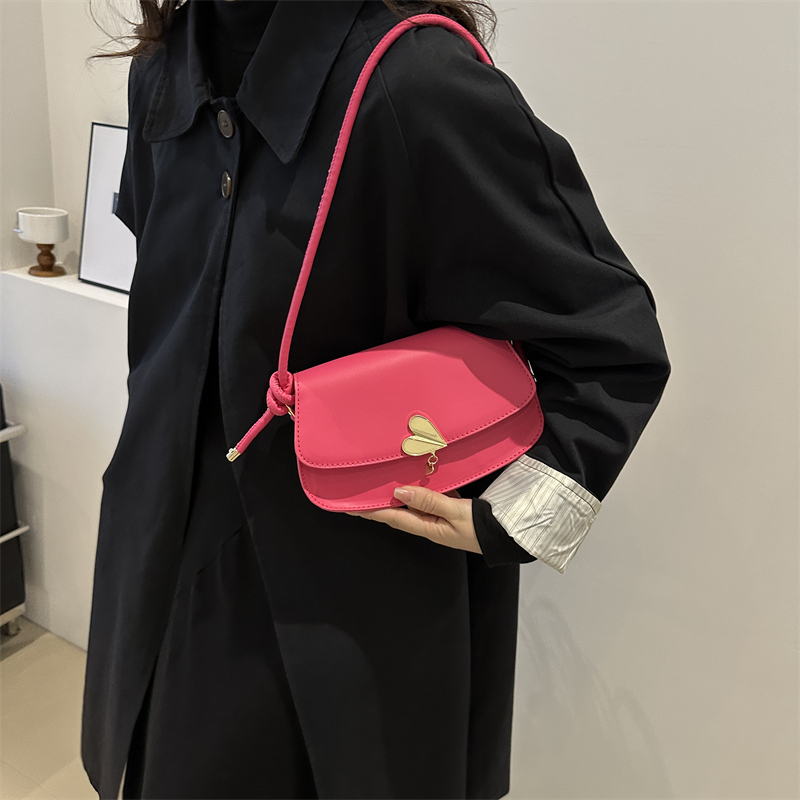 Women's Pu Leather Solid Color Vintage Style Classic Style Semicircle Lock Clasp Shoulder Bag display picture 1