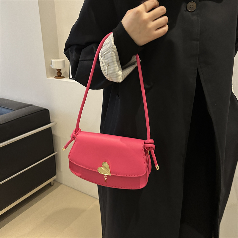 Women's Pu Leather Solid Color Vintage Style Classic Style Semicircle Lock Clasp Shoulder Bag display picture 3