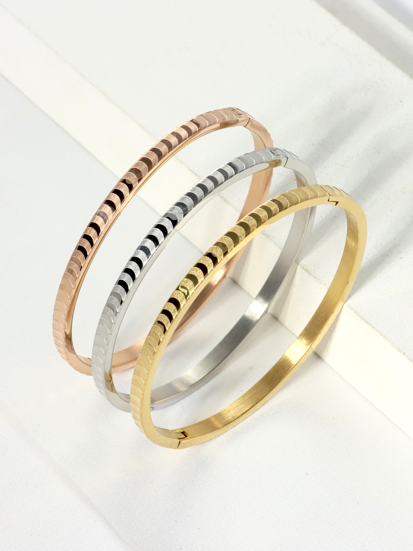 Stainless Steel Ig Style Elegant Simple Style Geometric Letter Electrocardiogram Plating Carving Bangle display picture 15