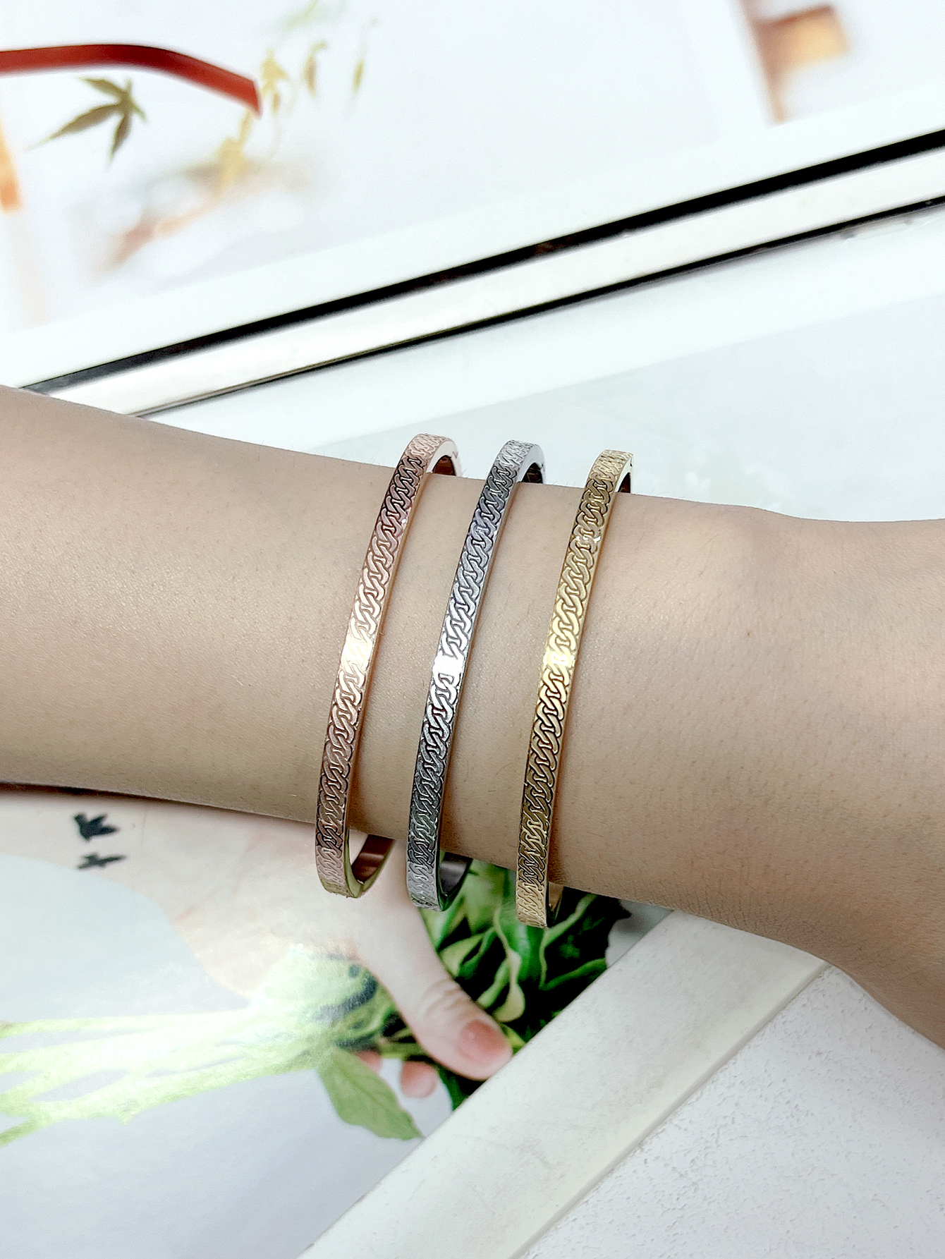 Stainless Steel Ig Style Elegant Simple Style Geometric Letter Electrocardiogram Plating Carving Bangle display picture 28