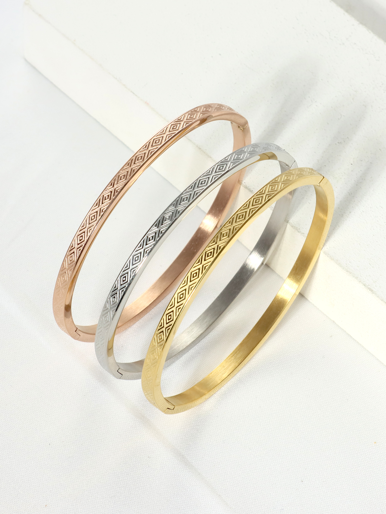 Stainless Steel Ig Style Elegant Simple Style Geometric Letter Electrocardiogram Plating Carving Bangle display picture 32