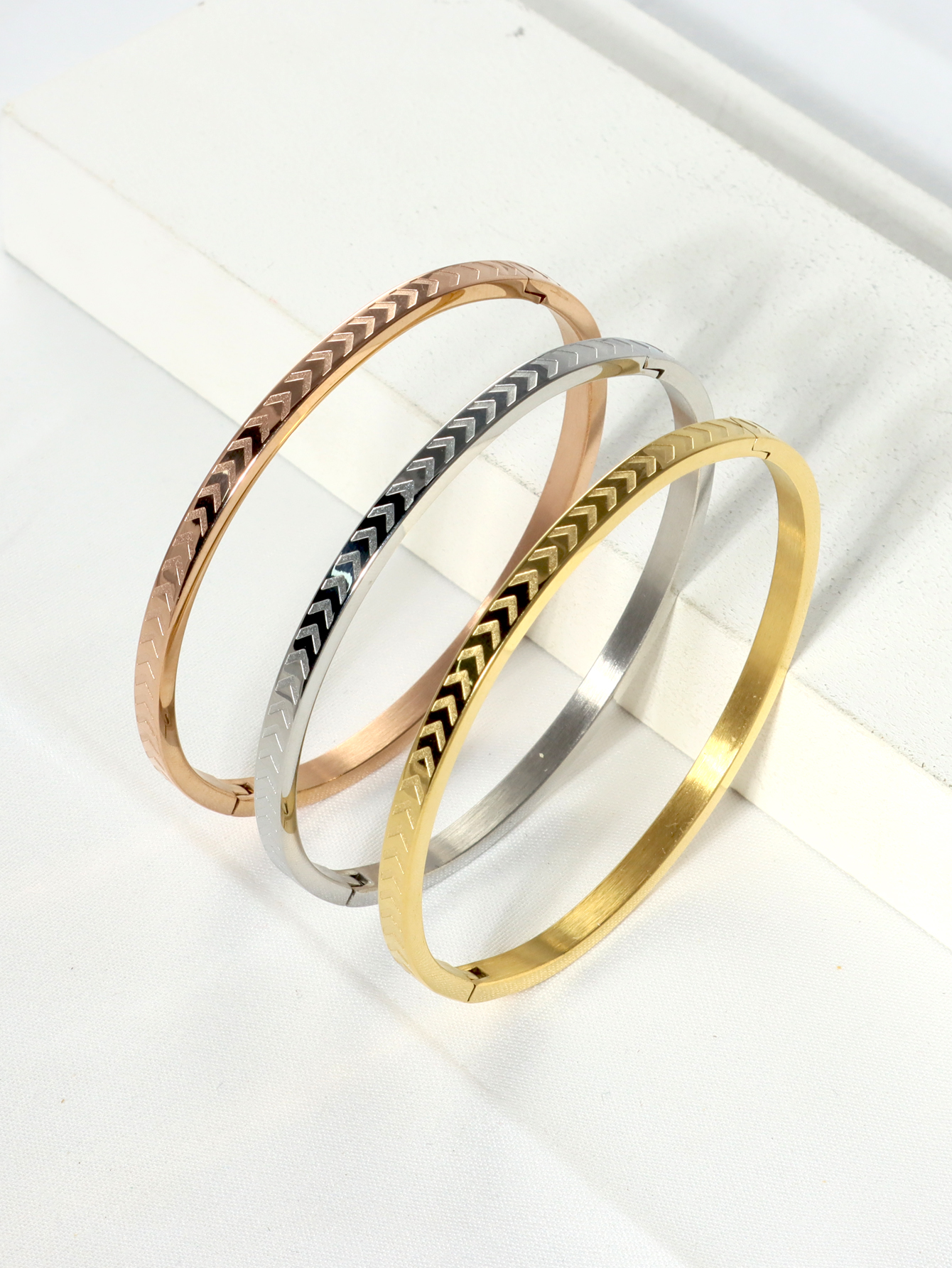 Stainless Steel Ig Style Elegant Simple Style Geometric Letter Electrocardiogram Plating Carving Bangle display picture 53