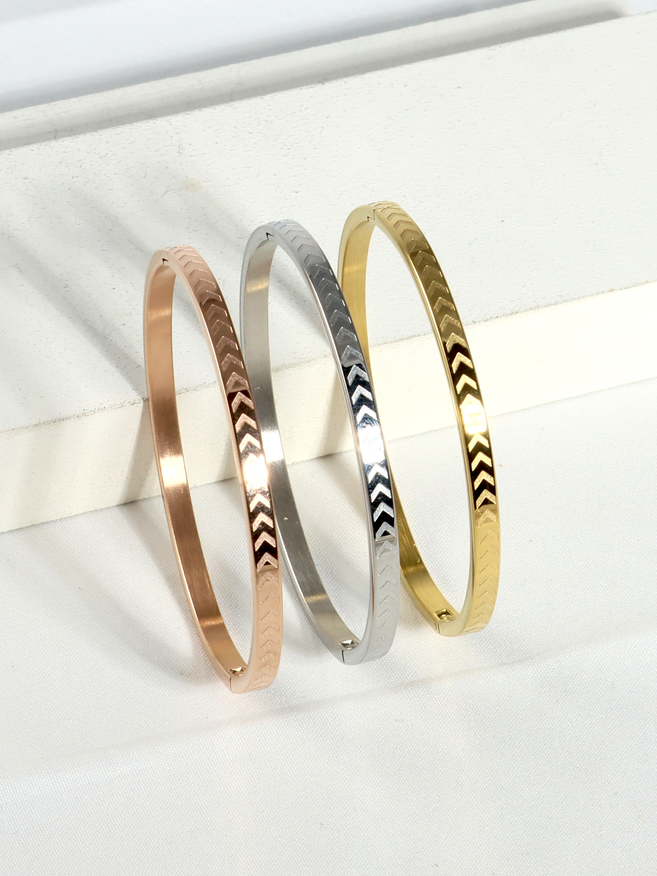 Stainless Steel Ig Style Elegant Simple Style Geometric Letter Electrocardiogram Plating Carving Bangle display picture 50