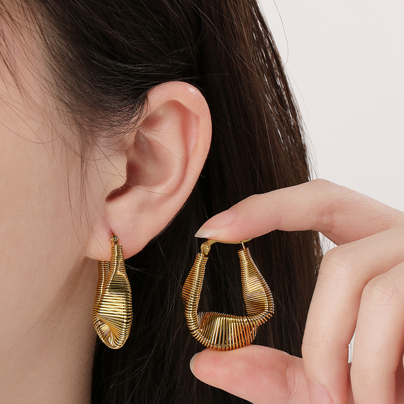 1 Pair Simple Style Geometric Irregular Titanium Steel 18K Gold Plated Hoop Earrings display picture 5