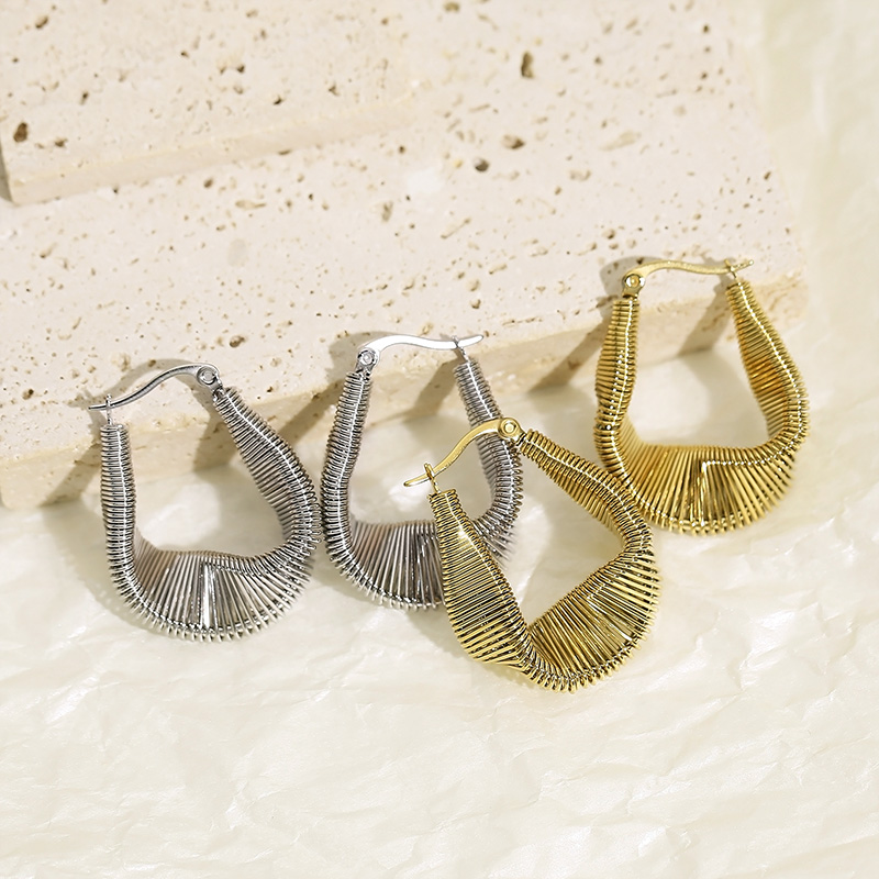 1 Pair Simple Style Geometric Irregular Titanium Steel 18K Gold Plated Hoop Earrings display picture 7
