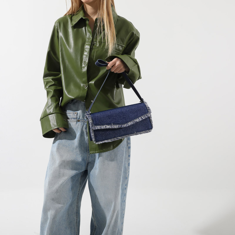 Women's Denim Solid Color Classic Style Streetwear Tassel Sewing Thread Flip Cover Shoulder Bag display picture 5