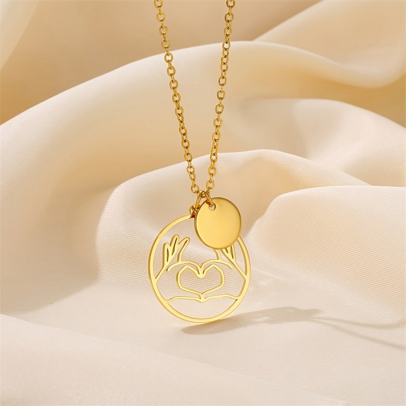 Stainless Steel Retro Simple Style Heart Shape Plating Carving Pendant Necklace display picture 2