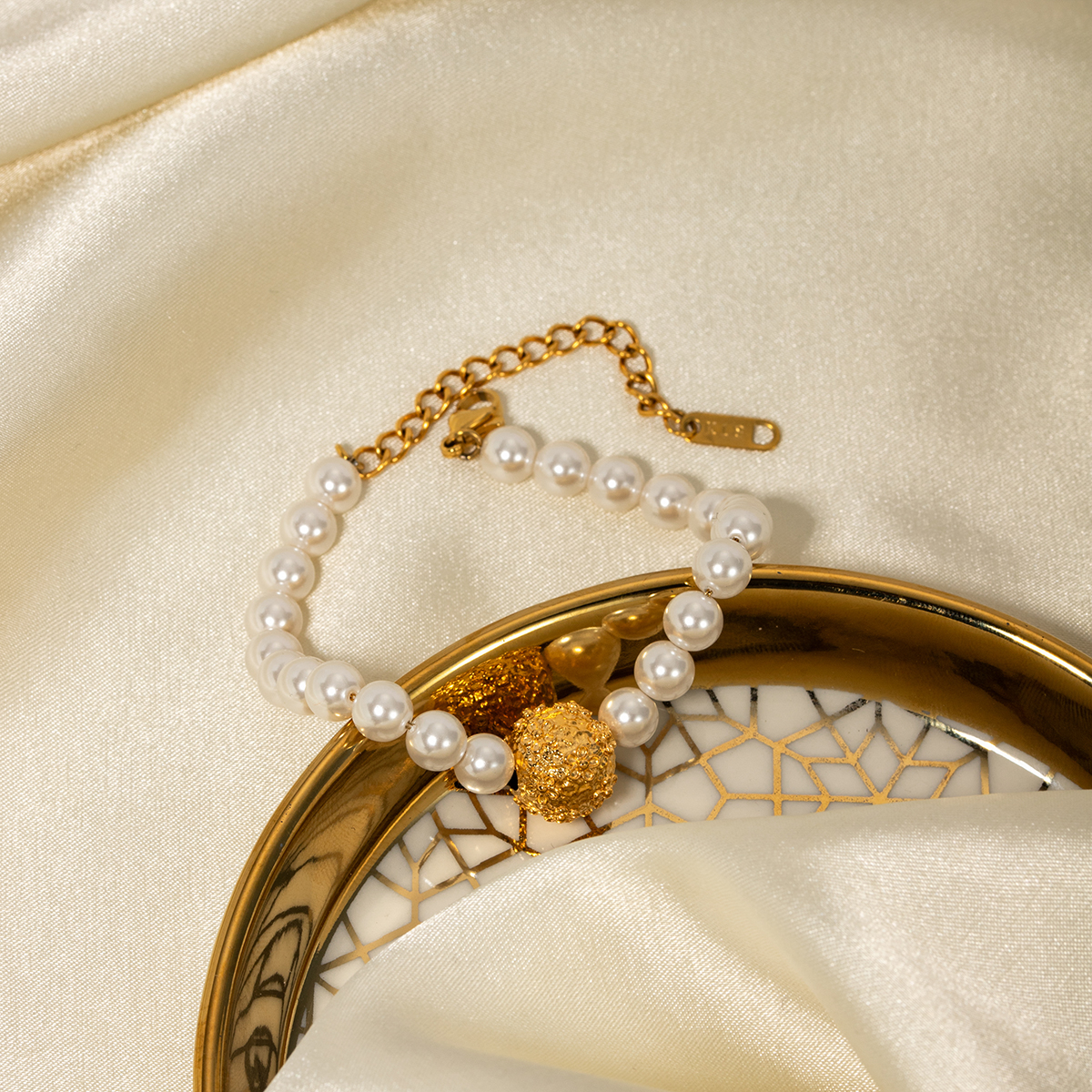 Bijoux En Gros Style IG Fleur Acier Inoxydable 304 Perle Artificielle Acier Au Titane Plaqué Or 18K Bracelets display picture 9